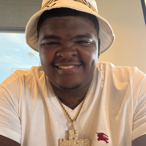 Meet your Posher, Jonathan - Picture 3 of 10